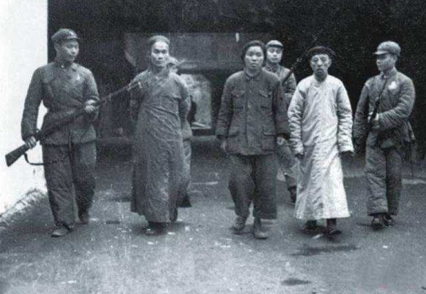 一對生死與共的戰友,被捕後受盡酷刑始終忠貞不屈,犧牲時僅23歲 一對生死與共的戰友,被捕後受盡酷刑始終忠貞不屈,犧牲時僅23歲