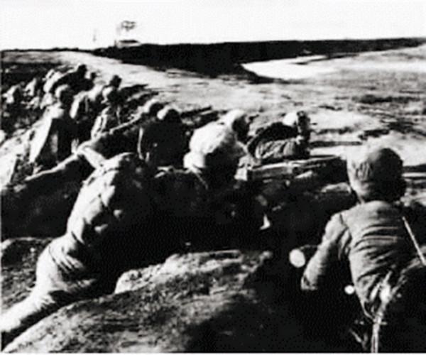 1947年馬家軍一團長被俘，彭老總不但放他，還送他一匹馬回家