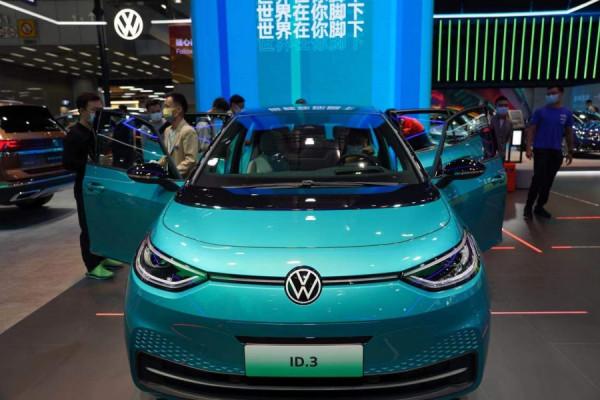 54臺全球首發車亮相廣州車展 新能源汽車更受觀眾追捧