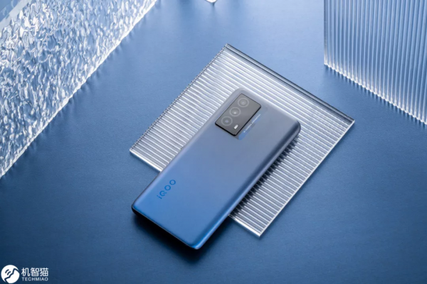 9月購機指南:中端手機迎來熱潮,除了iPhone 13這幾款也很香 9月購機指南:中端手機迎來熱潮,除了iPhone 13這幾款也很香