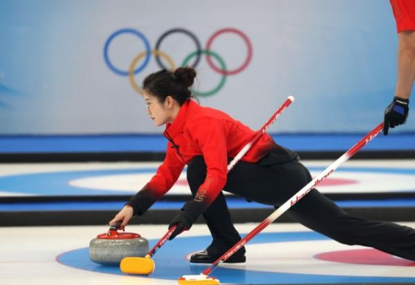 冬奧會冰壺混雙迴圈賽 中國不敵加拿大遭遇兩連敗