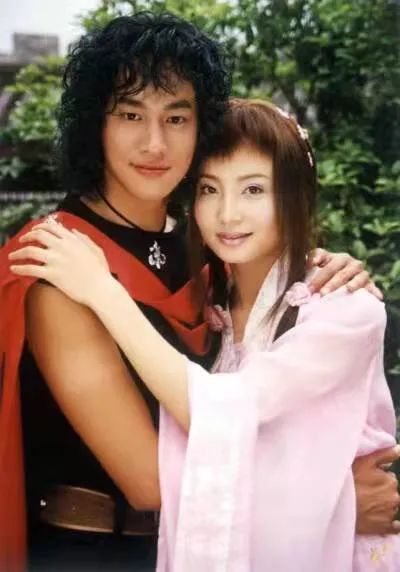 整容臉充斥電視劇，臉部僵硬，下巴像錐子，個個不能細看​