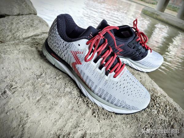 國產跑鞋沒有頂級支撐？361°一大力作，效能堪比亞瑟士Kayano