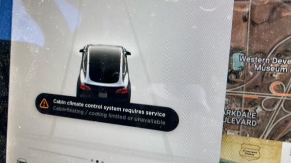 特斯拉將透過更新以解決 26&comma;000 輛汽車的擋風玻璃除霜問題