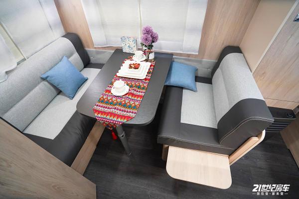 體驗法式浪漫，最大總質量1&period;2噸！卡萊爾ANTARES STYLE 390拖掛房車