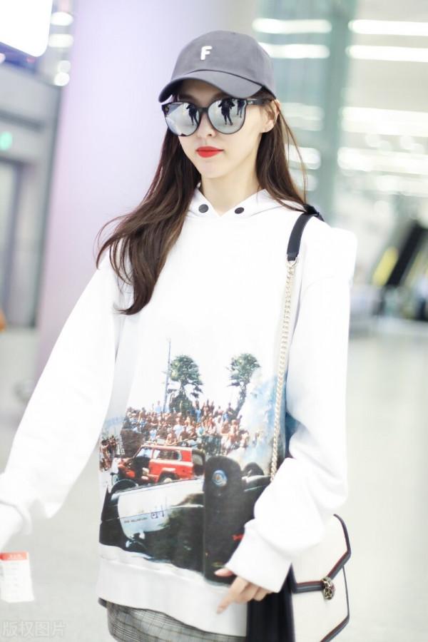 墨鏡女神：唐嫣