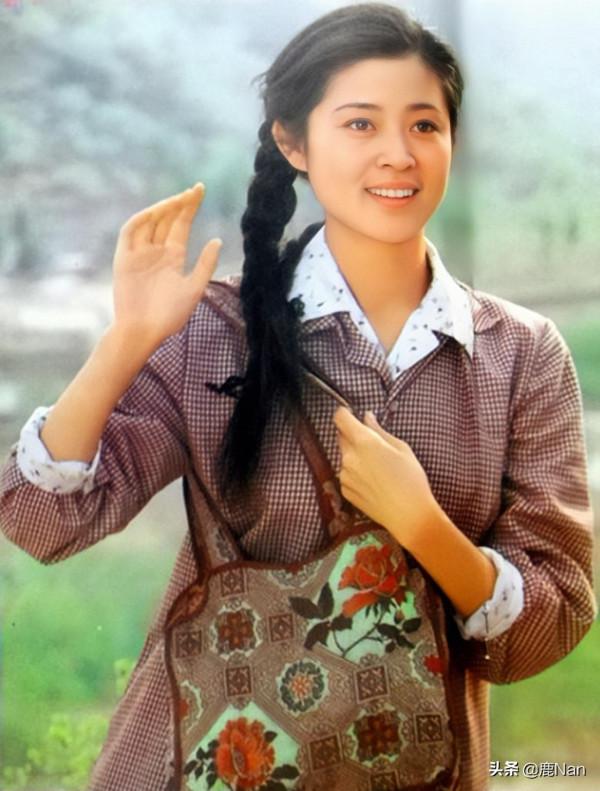 “春晚女神”倪萍的悲苦人生，和她的唏噓情史