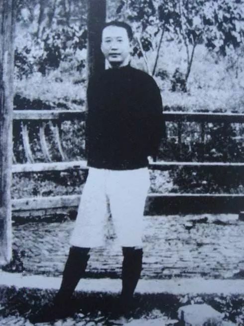 1959年,她忍痛捐出瞿秋白烈士遺物,由此揭開一段塵封多年的歷史 1959年,她忍痛捐出瞿秋白烈士遺物,由此揭開一段塵封多年的歷史