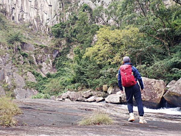 要盡興野玩也要炫酷百搭：LOWA ZEPHYR GTX登山鞋