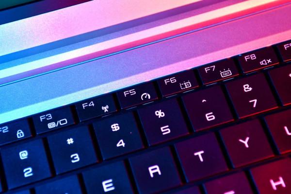 6核ZEN 3獨佔！機械革命無界14輕薄本銳龍版評測