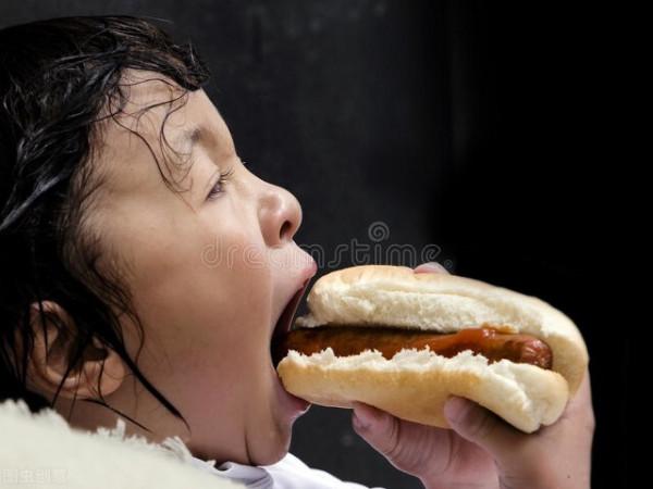 吃一根熱狗可能會縮短你36分鐘的壽命 吃一根熱狗可能會縮短你36分鐘的壽命
