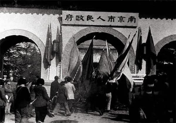 渡江戰役期間,率軍佔領總統府的英雄師長,建國後怎麼樣? 渡江戰役期間,率軍佔領總統府的英雄師長,建國後怎麼樣?