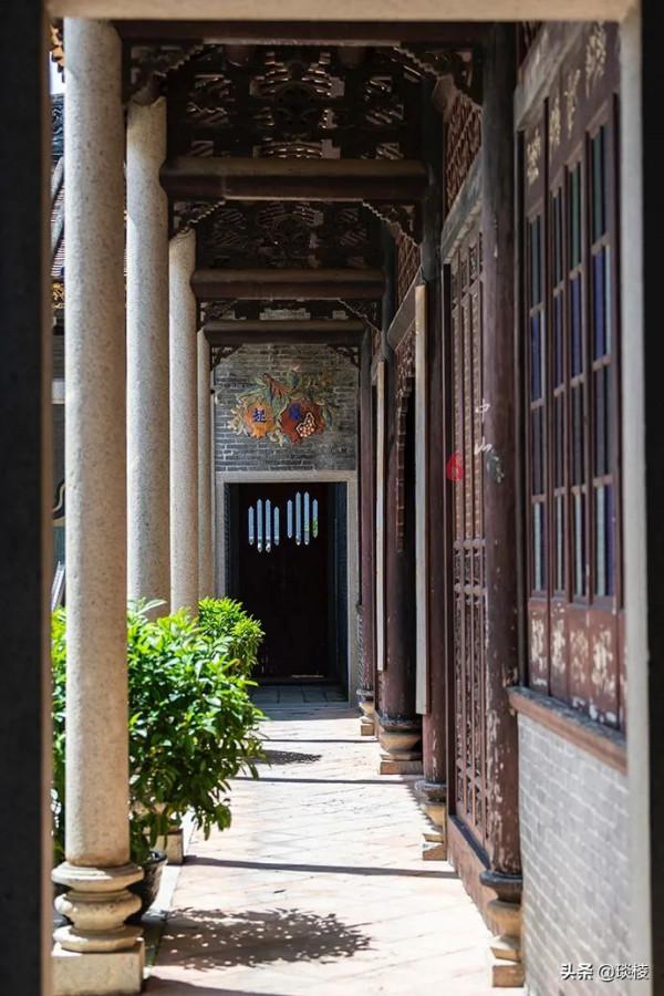 廣東第一大姓氏，有一座中山最大宗祠，匾額上皇帝卻只提了半個字