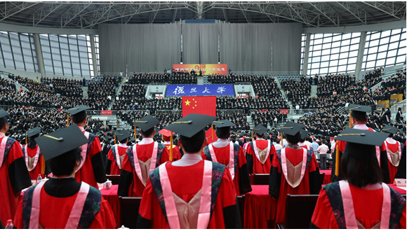 復旦開除3名違法學生，同學因不滿處分“鬧事”，高校處理過分嗎