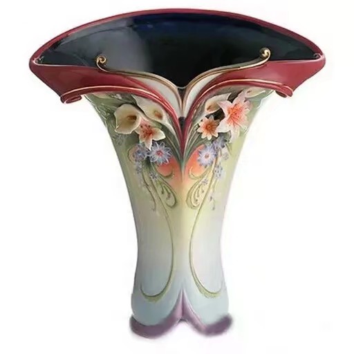 瓷器花樣新玩法,美得讓人目不轉睛。(法藍瓷) 瓷器花樣新玩法,美得讓人目不轉睛。(法藍瓷)