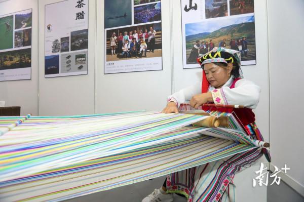 圖集|“月球一號”發射!快來文博會體驗“VR登月” 圖集|“月球一號”發射!快來文博會體驗“VR登月”