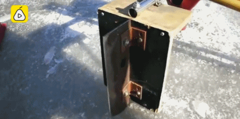 看完了東北人的滑冰工具，我尾椎骨疼了好幾天