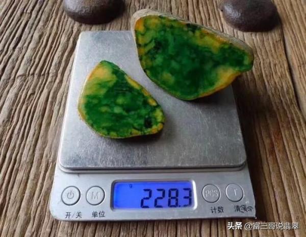 2萬買下的小石頭，一刀切爆色，究竟值不值？