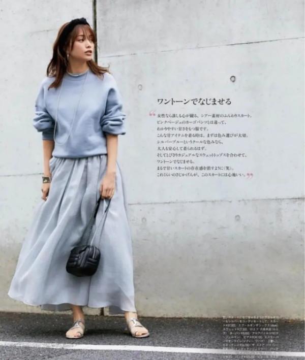 “霧霾藍”可顯高階感了,照著這3點穿搭思路,顯白又顯質感 “霧霾藍”可顯高階感了,照著這3點穿搭思路,顯白又顯質感