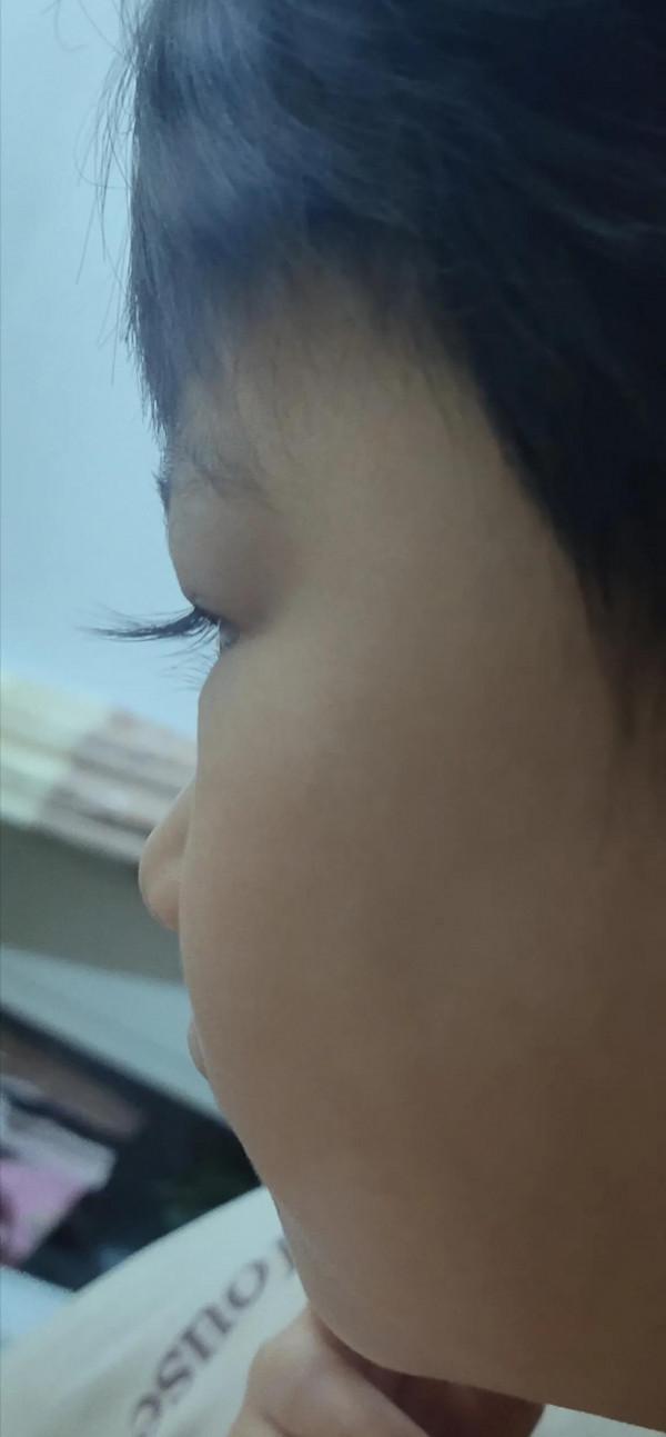 娃的睫毛長嗎？