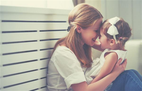 孩子模仿能力強這是善於學習的表現，父母一定要正確培養