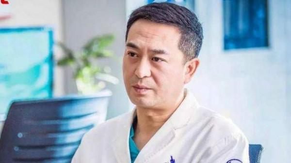 張嘉益：被前妻杜珺嫌棄“吃軟飯”，卻被二婚媳婦王海燕當成寶