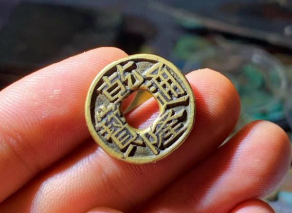 銅錢收藏,乾隆通寶母錢怎麼看,市場價值是不是真的能過百萬? 銅錢收藏,乾隆通寶母錢怎麼看,市場價值是不是真的能過百萬?