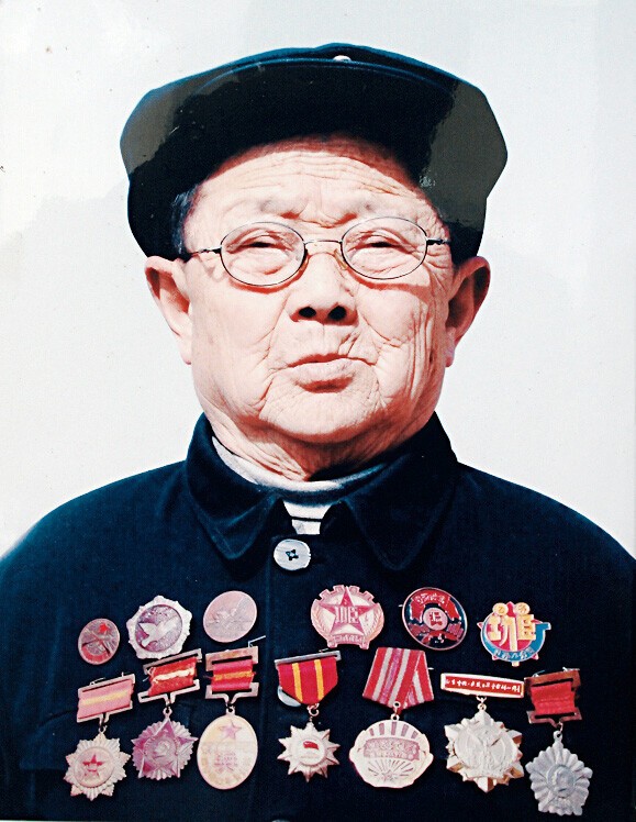 身高1.2米卻怒殺7名鬼子軍官,11次死裡逃生,被肖華稱野馬神槍手 身高1.2米卻怒殺7名鬼子軍官,11次死裡逃生,被肖華稱野馬神槍手