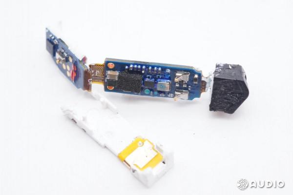 黑鯊鳳鳴真無線藍芽耳機拆解，自研超低延時，支援遊戲超低延時