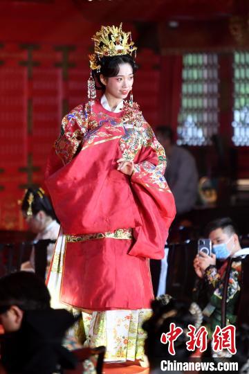 驚豔!穿漢服的小姐姐、小哥哥真是太養眼了 驚豔!穿漢服的小姐姐、小哥哥真是太養眼了