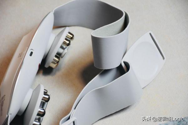 這款按摩器提供6大模式,9種按摩力度,還有3檔溫度調節 這款按摩器提供6大模式,9種按摩力度,還有3檔溫度調節