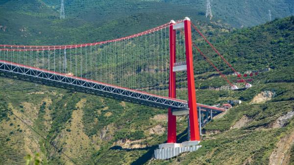 川西海拔最高最大最藍的海子——亞莫措根