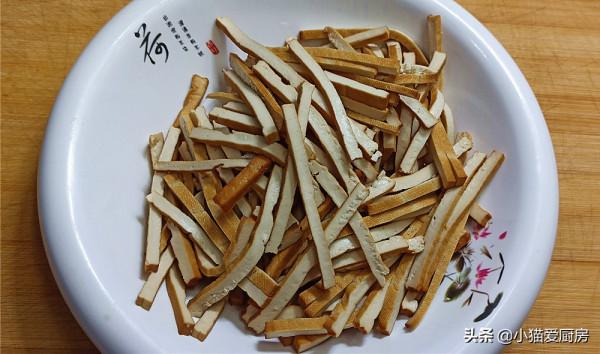 韭菜和豆乾是一對,簡單下鍋一炒,鮮美開胃更下飯一盤不過5塊錢 韭菜和豆乾是一對,簡單下鍋一炒,鮮美開胃更下飯一盤不過5塊錢