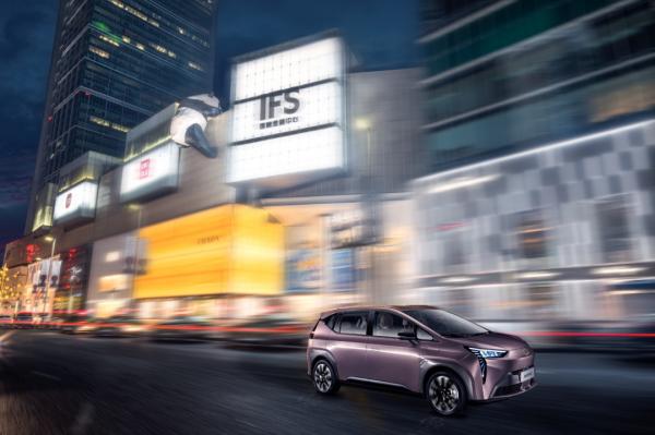 颯！冰玫粉點亮城市地標