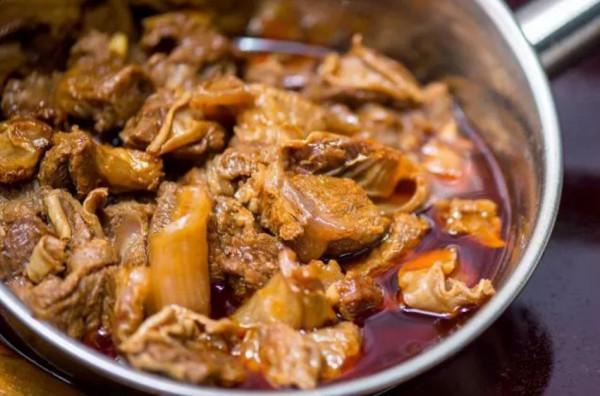 似肉非肉的“筋頭巴腦”鍋,到底都有啥?為何如此受歡迎? 似肉非肉的“筋頭巴腦”鍋,到底都有啥?為何如此受歡迎?