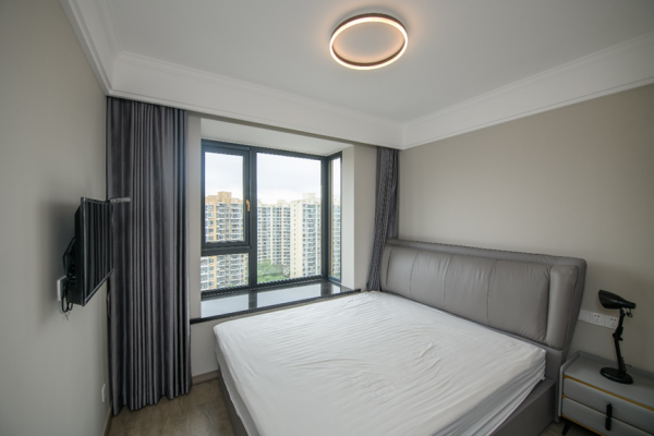 28萬將91㎡毛坯房打造成時尚現代風，巧改餐廳多出一面收納牆