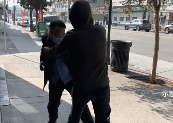 中國教授在洛杉磯街頭遇持槍搶劫,使出中國功夫兩次擊退歹徒,律師:且不可效仿 中國教授在洛杉磯街頭遇持槍搶劫,使出中國功夫兩次擊退歹徒,律師:且不可效仿