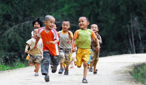 她一輩子沒有再嫁人，獨自拉扯兩個孩子，這個女人不容易