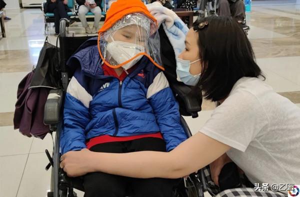 男童喜歡羽毛球，立志成為世界冠軍，誰知兩次接受移植生死難料