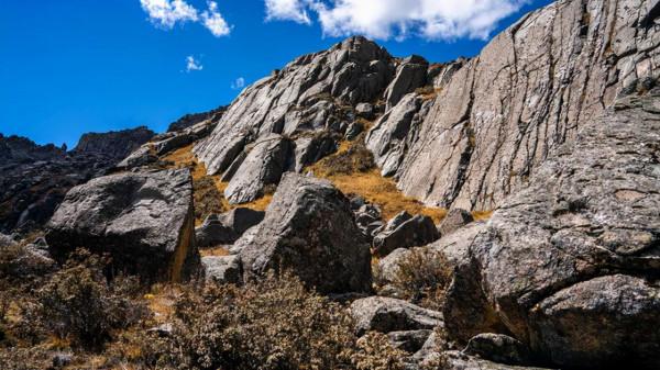 川西海拔最高最大最藍的海子——亞莫措根