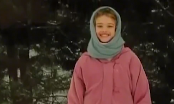 水果妹頭婚嫁貴族，二婚帶3娃嫁LV太子爺，39歲的她穿紅裙多美