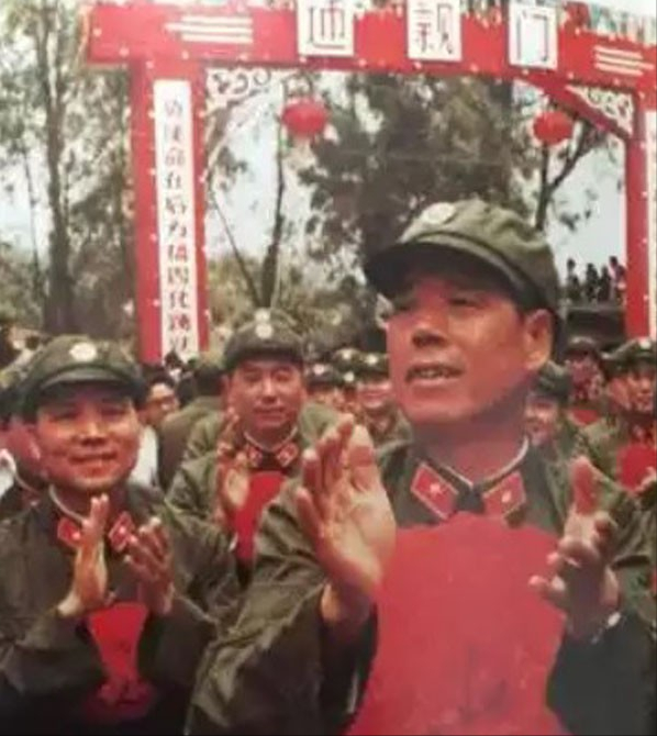 1985年百萬大裁軍，鐵道兵司令不同意，鄧公：頭頭不通調頭頭