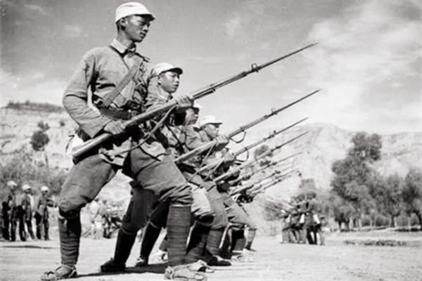 幫日軍挖護路溝?鬼子驗收挑大拇指,幾天後就明白上了八路軍的當 幫日軍挖護路溝?鬼子驗收挑大拇指,幾天後就明白上了八路軍的當