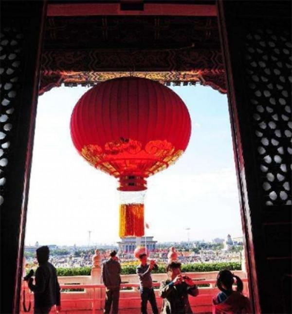 49年開國大典前夜,兩名日本人在天安門前,為何看到毛主席就跑? 49年開國大典前夜,兩名日本人在天安門前,為何看到毛主席就跑?