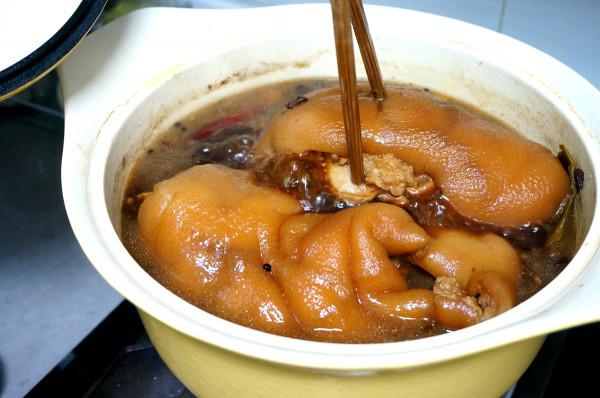 冬天貼膘!教你肘子的秘製做法,好吃過癮超美味,營養豐富很貼心 冬天貼膘!教你肘子的秘製做法,好吃過癮超美味,營養豐富很貼心