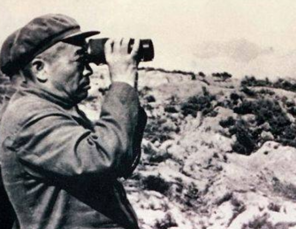 志願軍參謀長被授少將，彭德懷拍桌子：解方是少將，我撐死中將