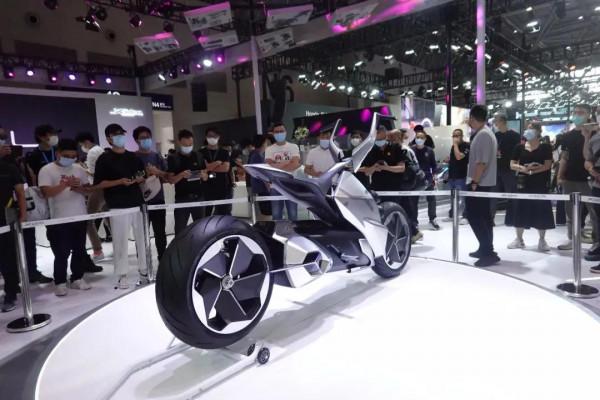 這三臺絕對是本屆摩博會最帥、最霸氣、最科幻的，國產未來可期