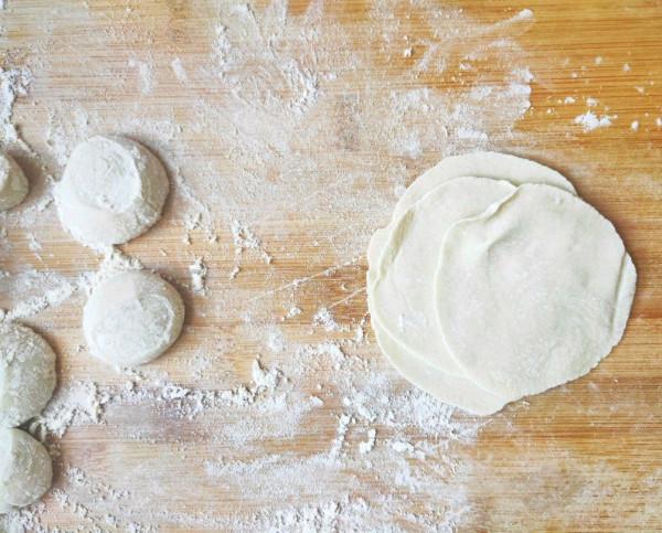 拌韭菜餡，切記&OpenCurlyDoubleQuote;3不放&rdquo;，有的人不懂，放錯了不鮮還有怪味