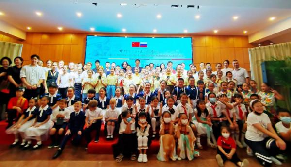 中俄青少年創作的251幅“北京冬奧”主題作品在京展出 中俄青少年創作的251幅“北京冬奧”主題作品在京展出