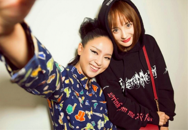 楊冪唐嫣胡歌劉亦菲，仙劍奇俠傳三釋出會舊照曝光？周筆暢沒看過